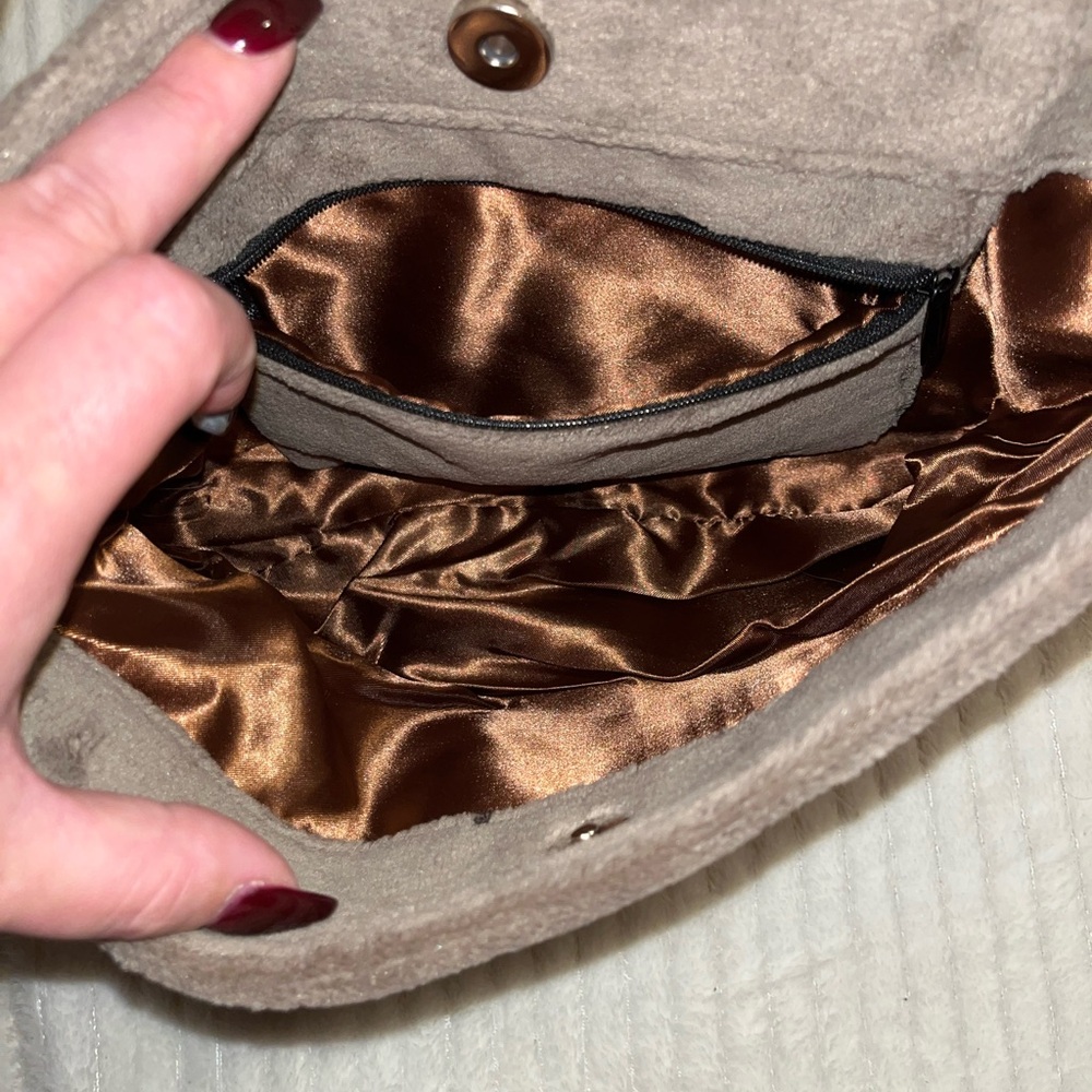 Chanel precision VIP GWP Terry cloth
Brown w/White logo crossbody
Shoulder Bag - Picture 7 of 9